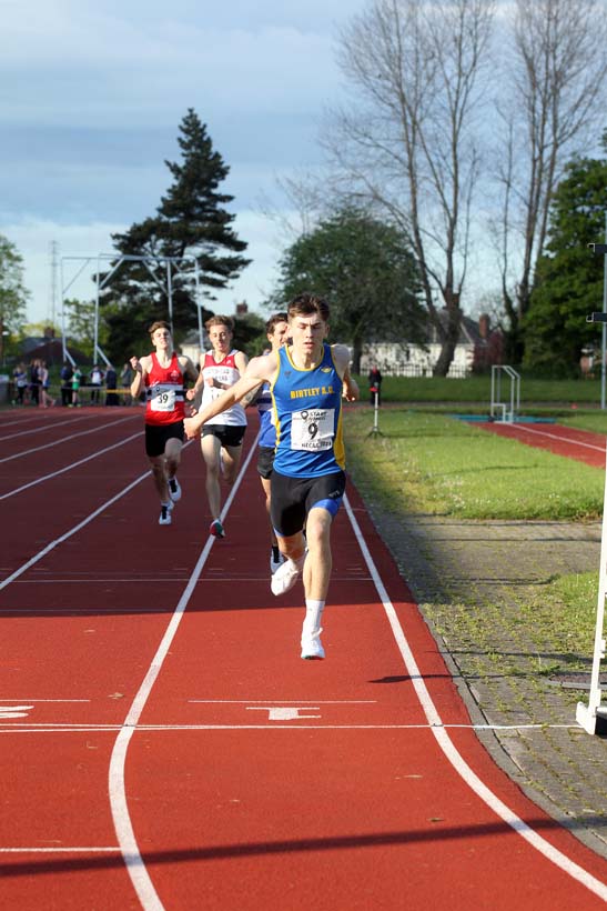 800 metres, 2021 North East Grand Prix No. 2, Monkton, Wednesday, May 19th. Photo: David T. Hewitson/Sports for All Pics